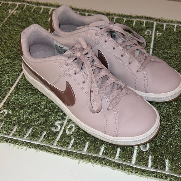 Nike Court Royale Women’s Sneakers Size 6.5 - Picture 1 of 5